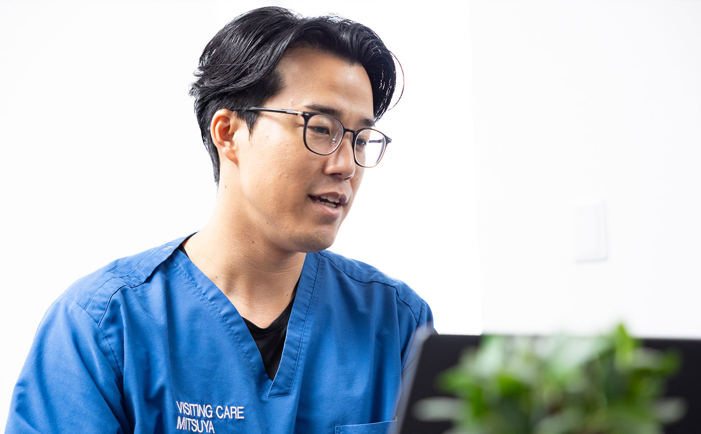 スタッフと高齢者の交流